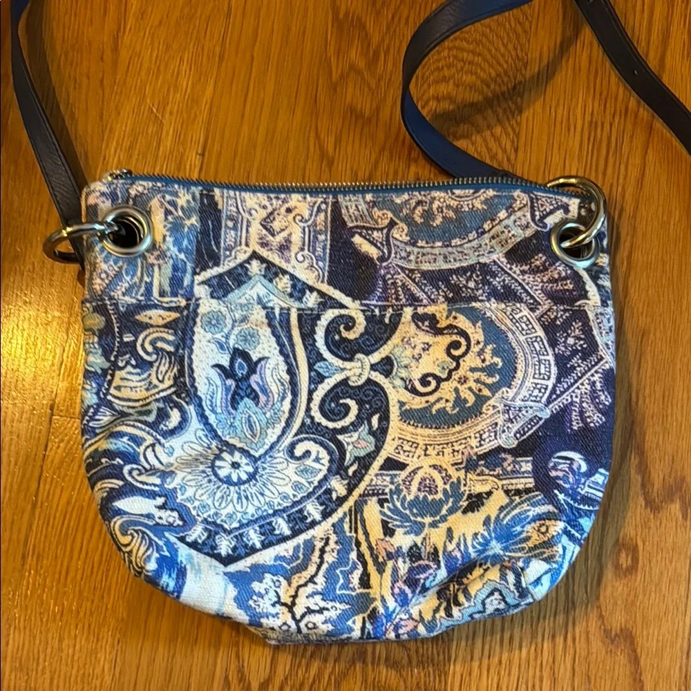 Chico's‎ blue paisley tapestry crossbody bag silver accents adjustable strap